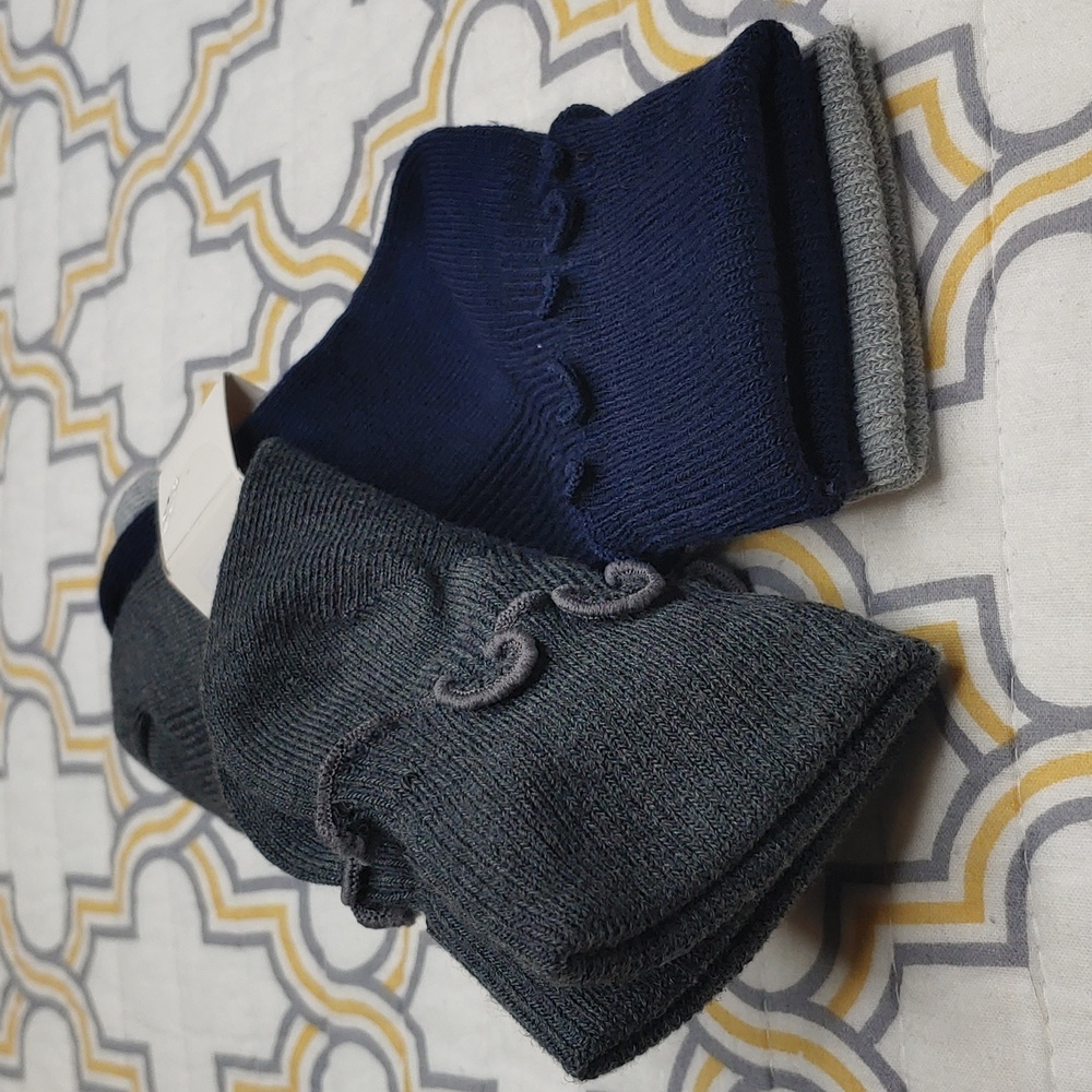 🎉 $5 CLEAR OUT: Kids Socks - 1 Pair, 1 Mismatched - Picture 3 of 3